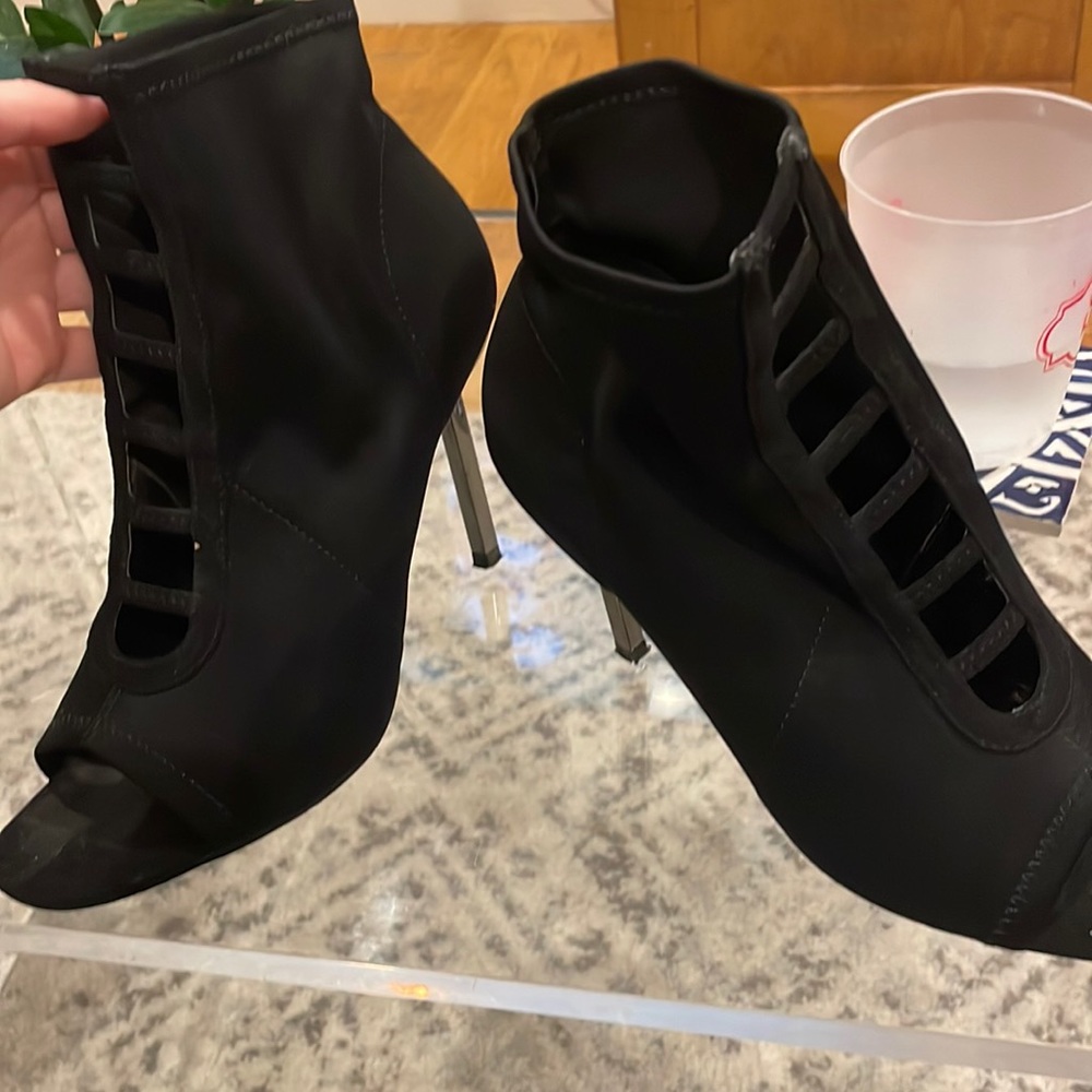 ASOS size 7 women’s black heels!